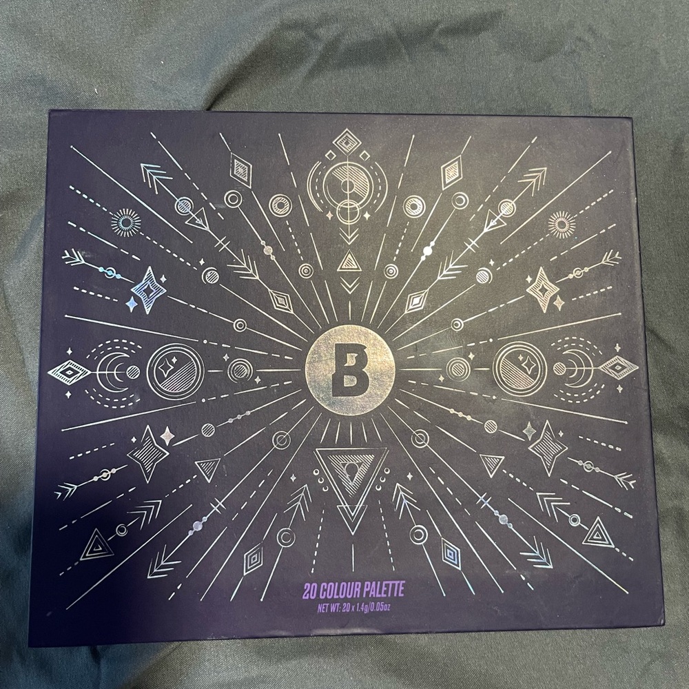 Beauty Bay Book of Magic palette